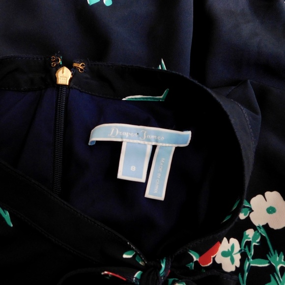 DRAPER JAMES Tisdale Navy Blue Floral Dress Tie Neck Ruffle Shoulders Size 8 - Picture 9 of 12